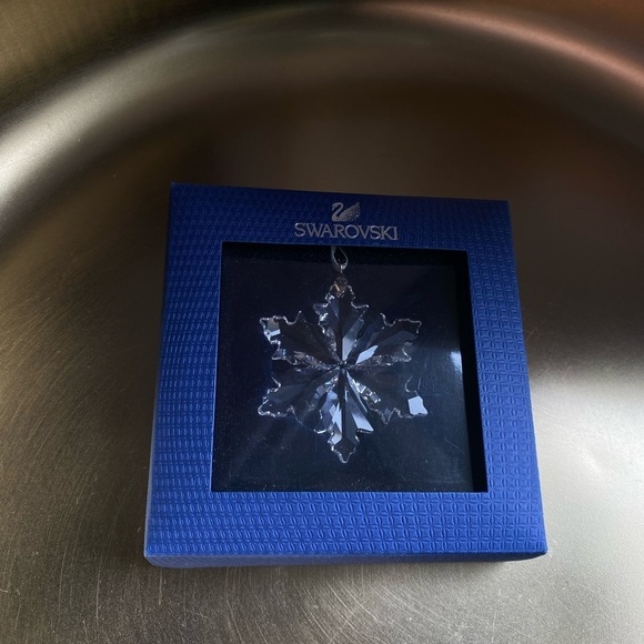 SWAROVSKI Crystal snowflake ornament - Picture 4 of 6